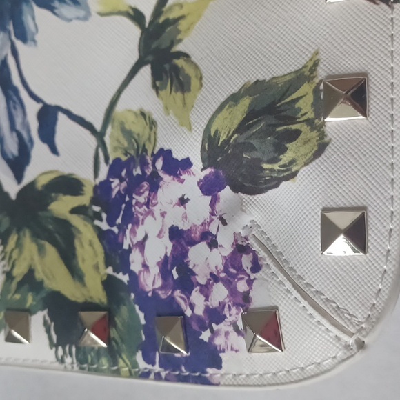 NWOT WhiteHouseBlackMarket Floral Clutch - Picture 12 of 12